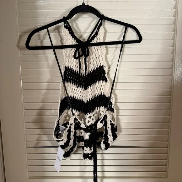 NWOT Forever 21 Black and Cream Crochet Halter Top - Picture 3 of 4
